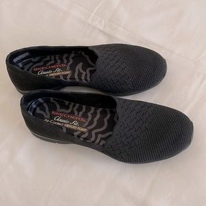 Skechers Classic Fit Ladies Shoes